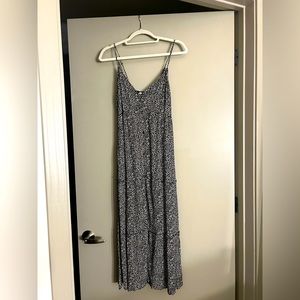 Amercrombie black and white floral midi dress size small tall